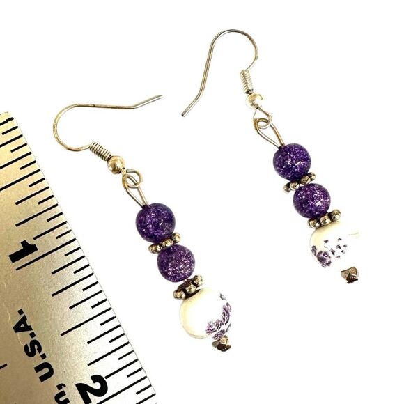 Purple and white handmade beaded earrings - Picture 7 of 7